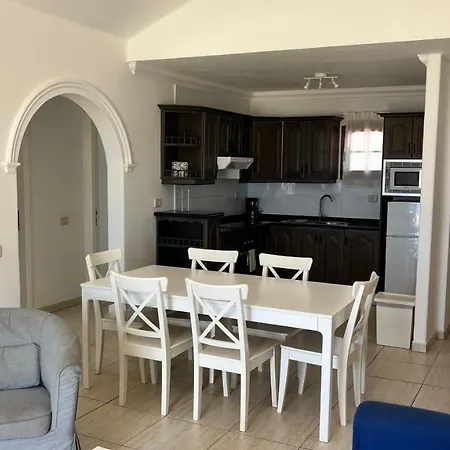 Apartment La Cumbre8a- 2 Bed-2 Bath - 1st Fl.- Air-con-wi-fi Puerto del Carmen (Lanzarote)