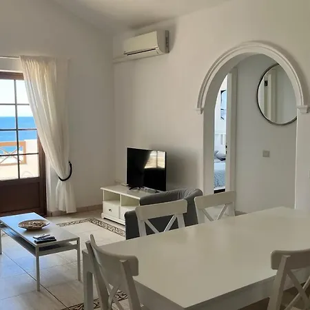 La Cumbre8a- 2 Bed-2 Bath - 1st Fl.- Air-con-wi-fi Apartment