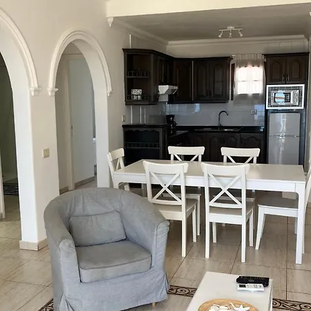 La Cumbre8a- 2 Bed-2 Bath - 1st Fl.- Air-con-wi-fi Apartment *